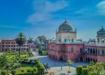 دارالعلوم دیوبند میں موبائل فون کے استعمال پر پوری طرح پابندی عائد