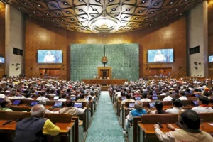 آدھی رات کو خواتین ریزرویشن قانون نافذ