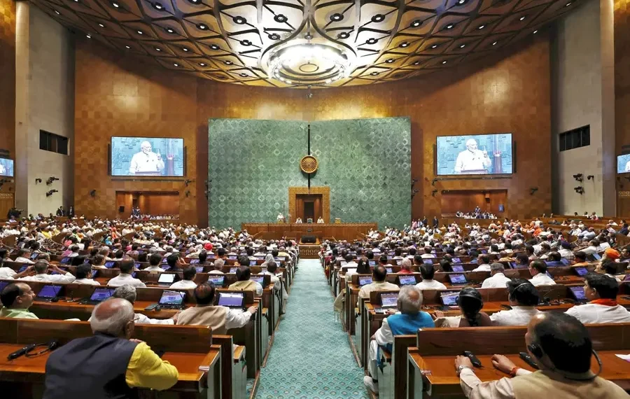 آدھی رات کو خواتین ریزرویشن قانون نافذ