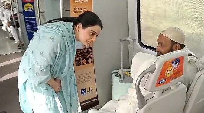 عازمینِ حج کی میٹرو کے ذریعے ایئرپورٹ روانگی