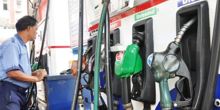 ڈیزل پر 14 اور اے ٹی ایف پر 12.5 روپئے فی لیٹر برآمد ڈیوٹی میں اضافہ