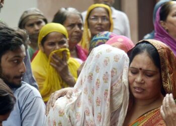 غازی آباد میں دو سگے بھائیوں کے ہاتھوں  اپنے ہی والدین کا قتل