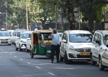 ایپ پر مبنی کیب اور آٹو کے من مانی کرایوں پر 2 ہفتے میں رپورٹ طلب