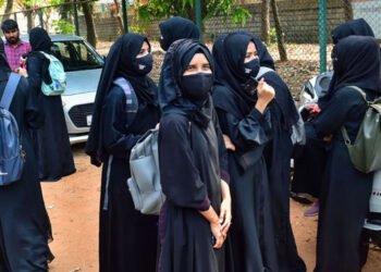 اسکول یونیفارم کے ساتھ حجاب کی اجازت طلب کرنے والی عرضی خارج