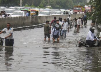 مسلسل بارش نے دہلی-این سی آر کو کیا بے حال
