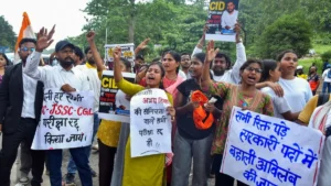 طلبا کے سوالوں کا جواب بات چیت سے دینا ہی صحیح طریقہ – راہل