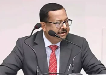 سوال کرنے پر سزا کی دھمکی دینے کا رویہ غیر آئینی – جسٹس اجول بھویان