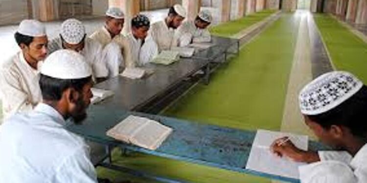 اتر پردیش کےمدارس میں کامل و فاضل کی اسناد بند لیکن سابقہ طلبا کی ڈگریا ں اثرانداز نہیں