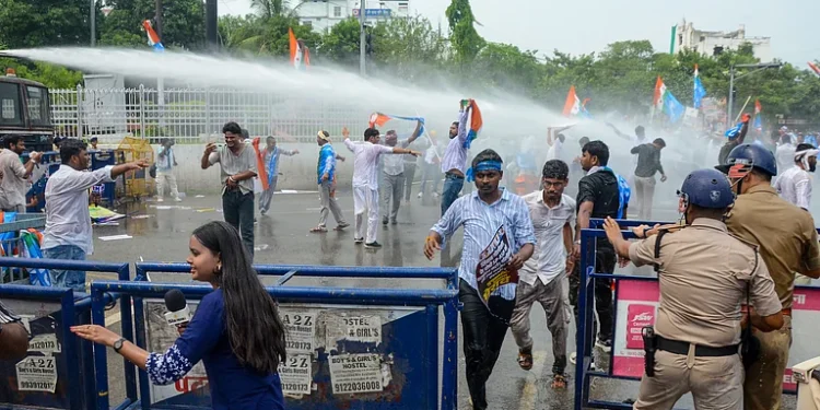 پٹنہ میں  بھرتی امتحانات میں بے ضابطگی اور پیپر لیک کے خلاف احتجاج