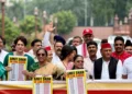 امت شاہ کے خلاف اپوزیشن کا دھرنا و مظاہرہ جاری