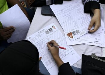 ایس آئی آرکے دوران الیکشن کمیشن کی جانب سے جاری نوٹس کی فہرست میں کئی اہم شخصیات شامل