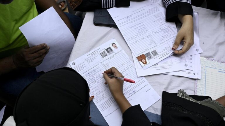ایس آئی آرکے دوران الیکشن کمیشن کی جانب سے جاری نوٹس کی فہرست میں کئی اہم شخصیات شامل