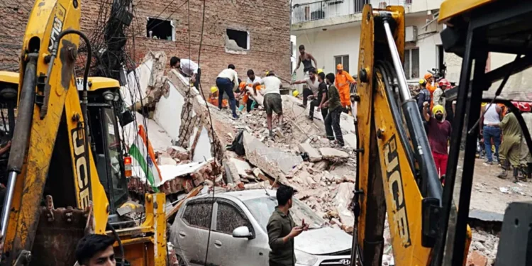 ستیہ نکیتن حادثہ کے پیش نظر  ایم سی ڈی نے 34 عمارتوں کو کیا منہدم