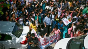 خواتین کے تحفظ کو لے کر دہلی یونیورسٹی کے طلبہ کا احتجاج تیز