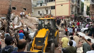 ستیہ نکیتن میں ہاسٹل کی عمارت منہدم – ملبے میں کئی طلبہ کے دبے ہونے کا خدشہ