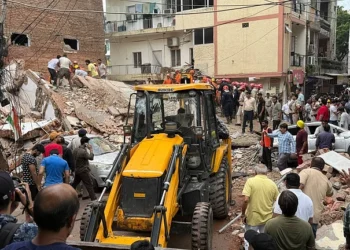 ستیہ نکیتن میں ہاسٹل کی عمارت منہدم – ملبے میں کئی طلبہ کے دبے ہونے کا خدشہ